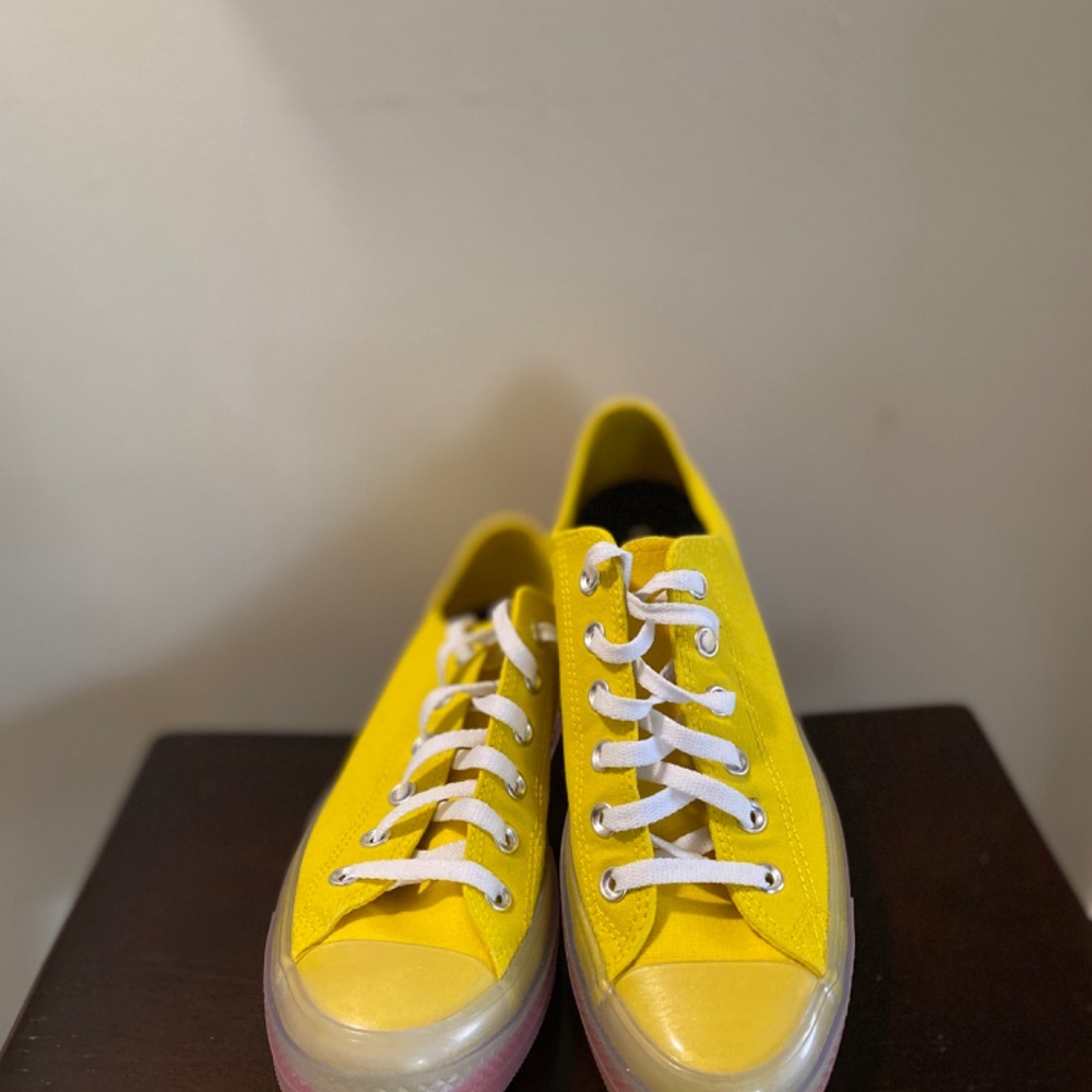 Shoes - Picture 2 of 8